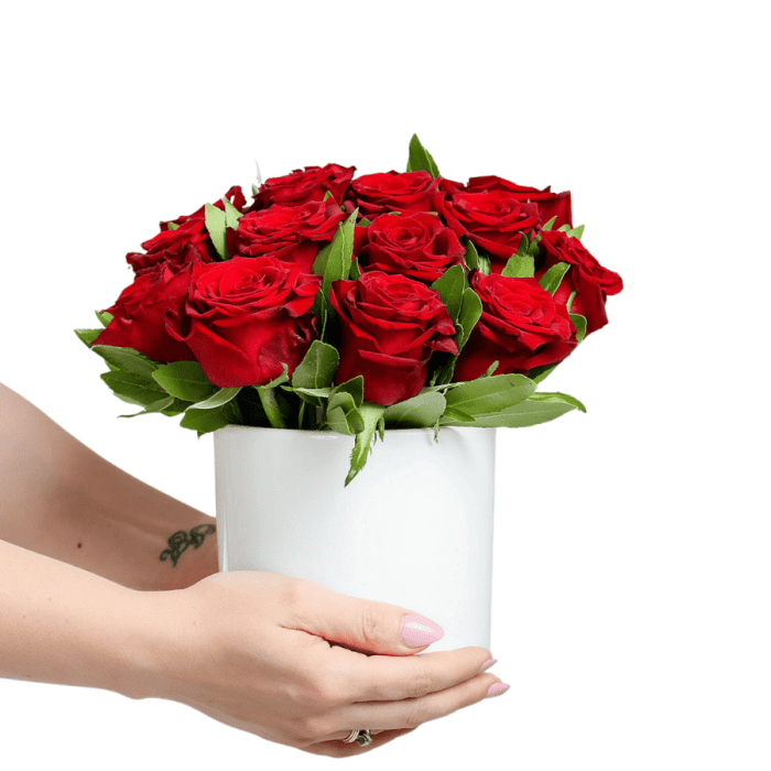 Floral Arrangement with Red Roses in Clay Maspaw