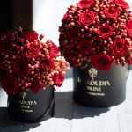 Μαύρο Κουτί με Κόκκινα Τριαντάφυλλα και Υπέρικουμ Deluxe