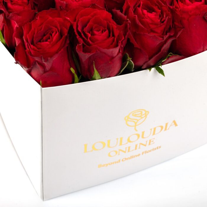 Λευκό Κουτί με 35 Κόκκινα Τριαντάφυλλα σε Σχήμα Καρδιάς Deluxe