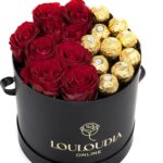 Κουτί με 10 Κόκκινα Τριαντάφυλλα και Σοκολατάκια
