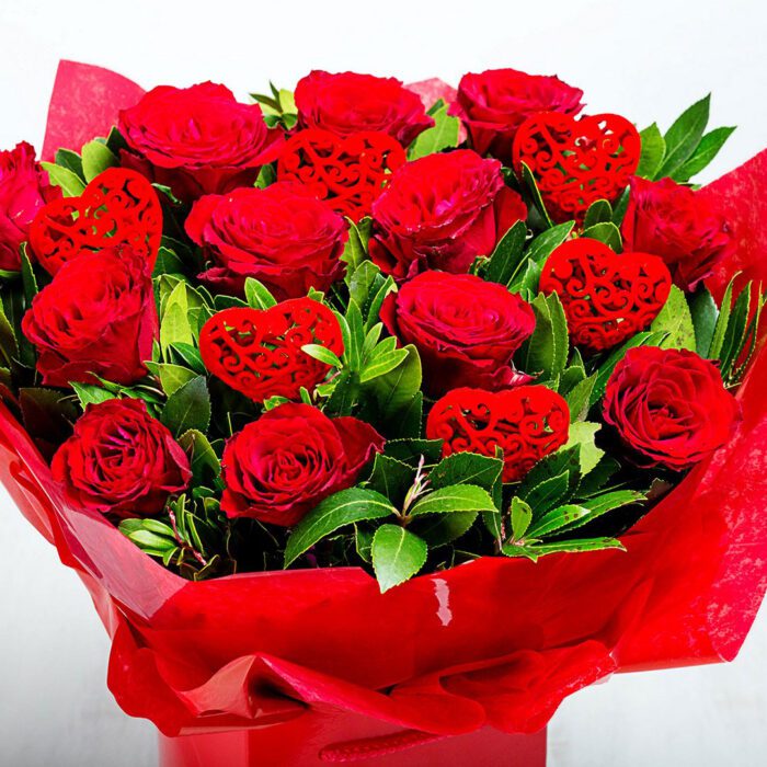 Ανθοδέσμη Αγάπης με 12 Κόκκινα Τριαντάφυλλα Deluxe