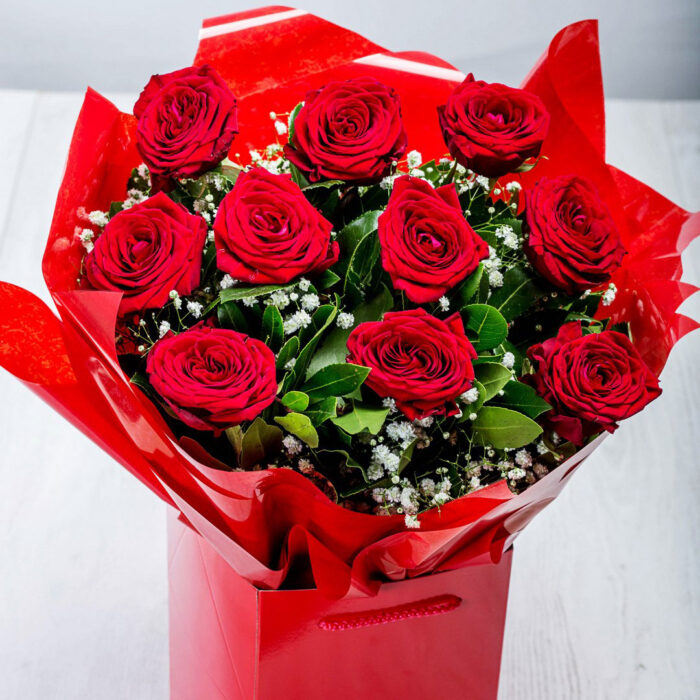 Ανθοδέσμη Αγάπης με 10 Κόκκινα Τριαντάφυλλα