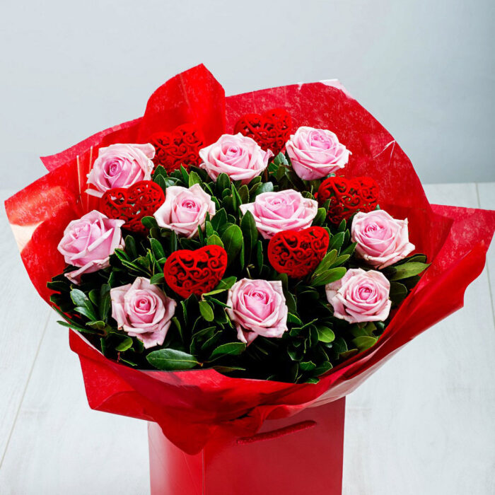 Ανθοδέσμη αγάπης με ροζ τριαντάφυλλα Premium