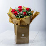 Ανθοδέσμη Classic με 6 Κόκκινα Τριαντάφυλλα Essential