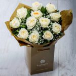 Ανθοδέσμη Classic με 12 Λευκά Τριαντάφυλλα Deluxe