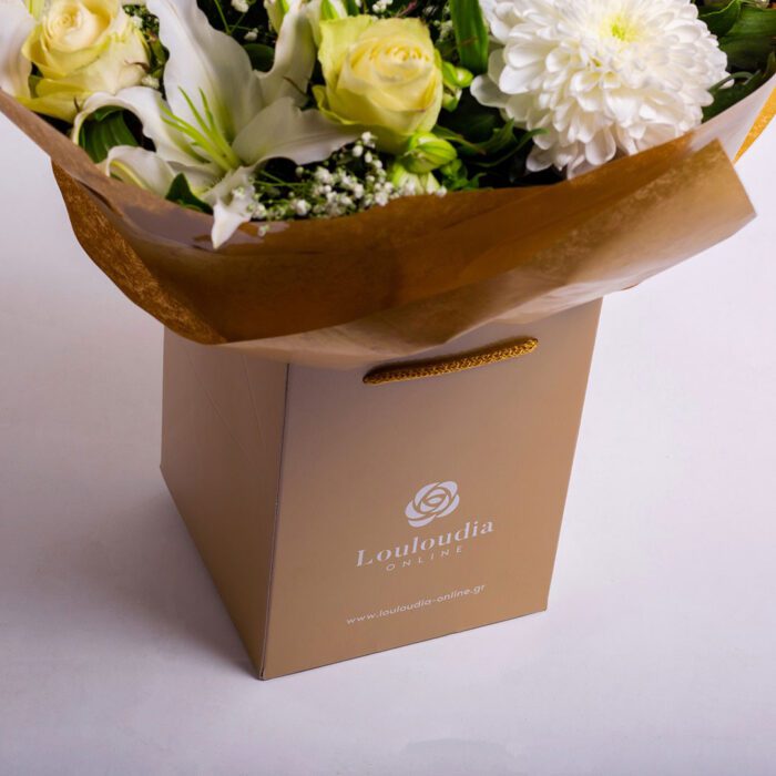 Ανθοδέσμη Πανδαισία με Λευκά Τριαντάφυλλα και Κρίνα Premium