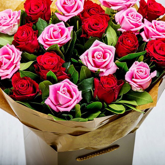 Ανθοδέσμη με 20 Ροζ και Κόκκινα Τριαντάφυλλα