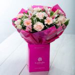 Ανθοδέσμη Πανδαισία με Ροζ Τριαντάφυλλα και Ζέρμπερες Deluxe