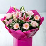 Ανθοδέσμη Πανδαισία με Ροζ Τριαντάφυλλα και Ζέρμπερες Premium
