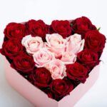 Κουτί με Ροζ-Κόκκινα Τριαντάφυλλα σε Σχήμα Καρδιάς