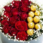 Κουτί με 15 Κόκκινα Τριαντάφυλλα και Σοκολατάκια