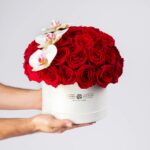 Κουτί με 40 Κόκκινα Τριαντάφυλλα και Ορχιδέες