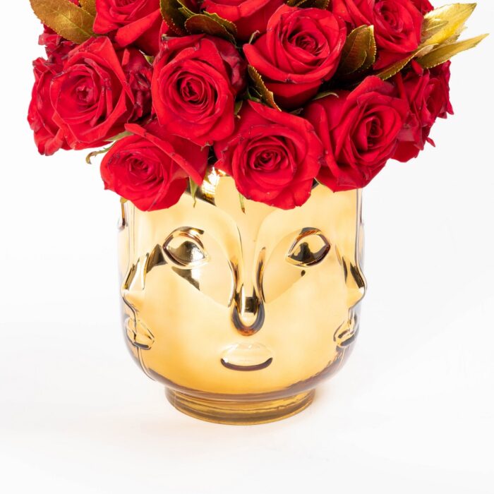 Ανθοσύνθεση με Κόκκινα Τριαντάφυλλα σε Χρυσό Γυάλινο Κασπώ