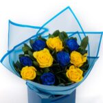 Ανθοδέσμη με Μπλε-Κίτρινα Τριαντάφυλλα σε περιτύλιγμα Coconut