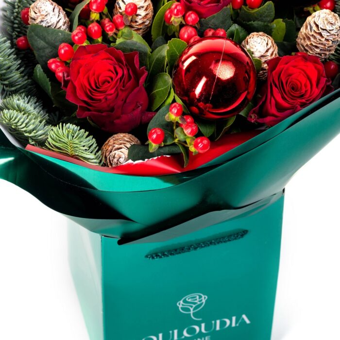 Χριστουγεννιάτικη Ανθοδέσμη με Τριαντάφυλλα σε Κόκκινο-Λευκό