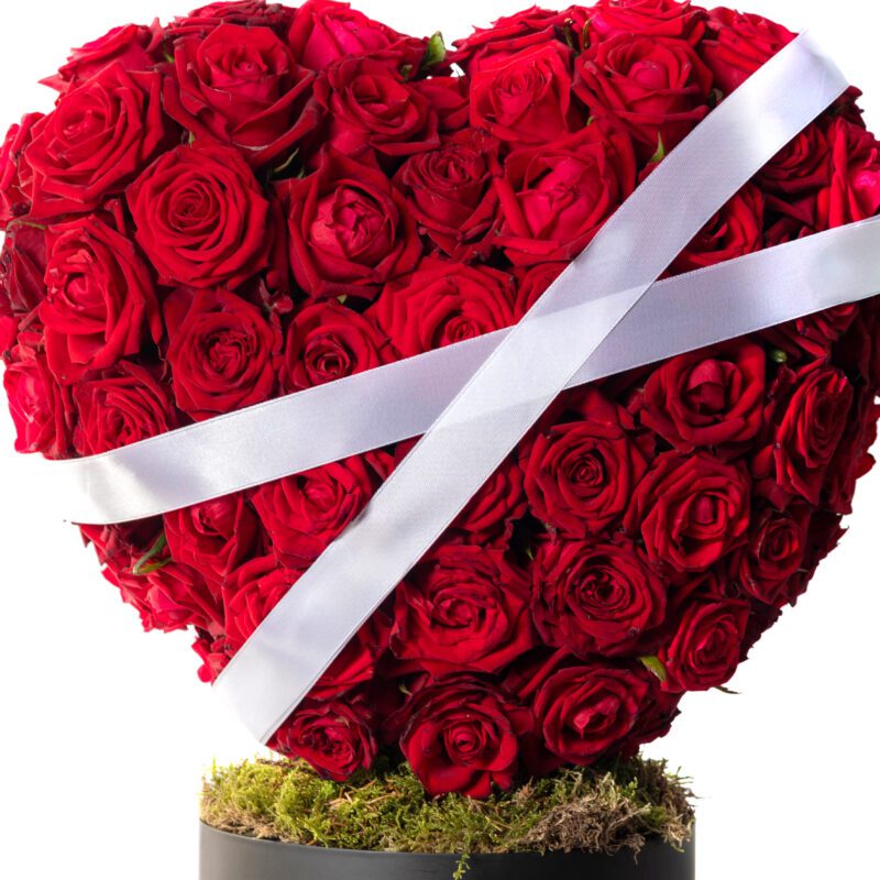 Κουτί με 100 Κόκκινα τριαντάφυλλα σε σχήμα Καρδιάς