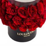 Μαύρο Κουτί με 50 Κόκκινα Τριαντάφυλλα με Μπερέ
