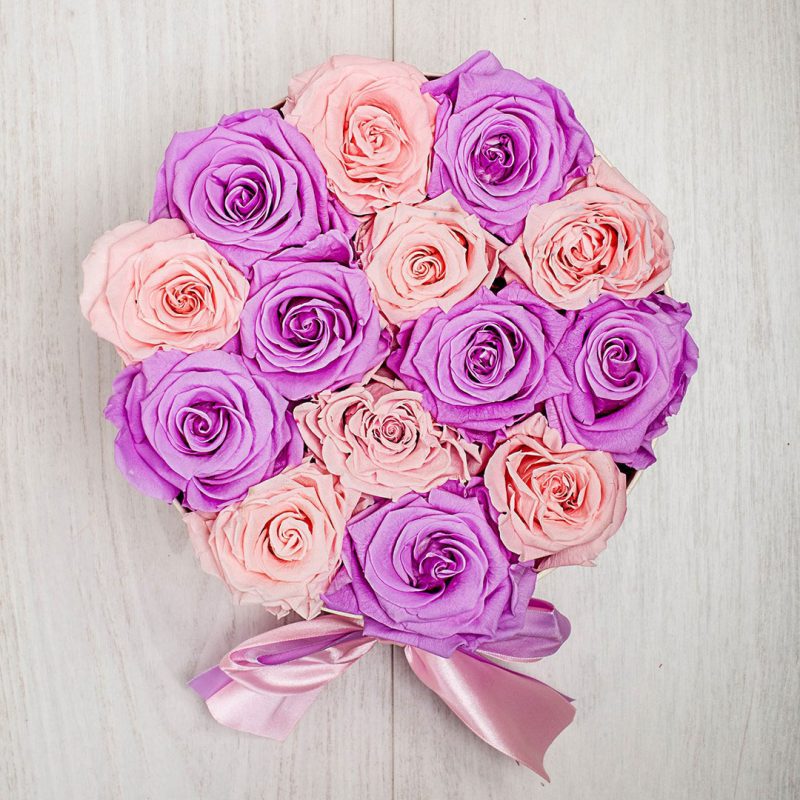 Γρήγορες συμβουλές για τα Forever Roses που στείλατε χθες. Η εικόνα δείχνει πολύχρωμα τριαντάφυλλα.